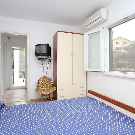 Studio Arbanija 16343a * Trogir
