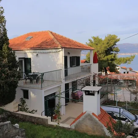 Studio Arbanija 16343a * Trogir