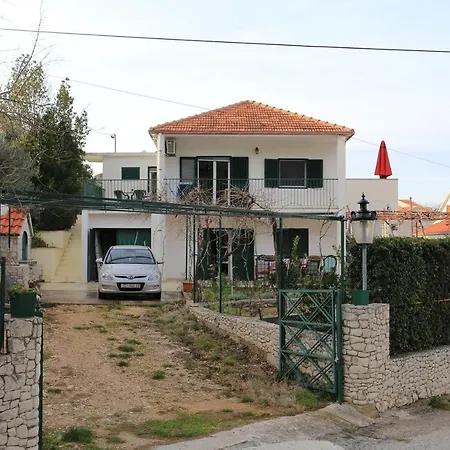 Appartement Studio Arbanija 16343a *